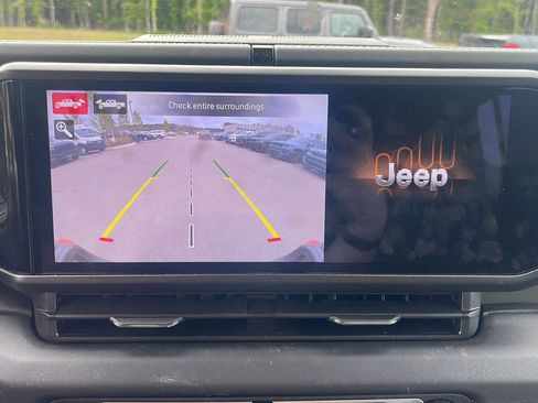 Used 2025 Jeep Gladiator Mojave AWD/4WD image 19