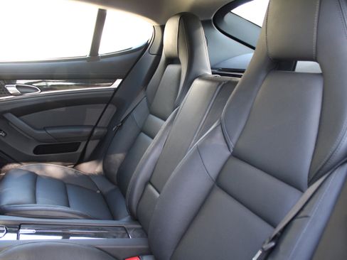 Used 2013 Porsche Panamera S image 28