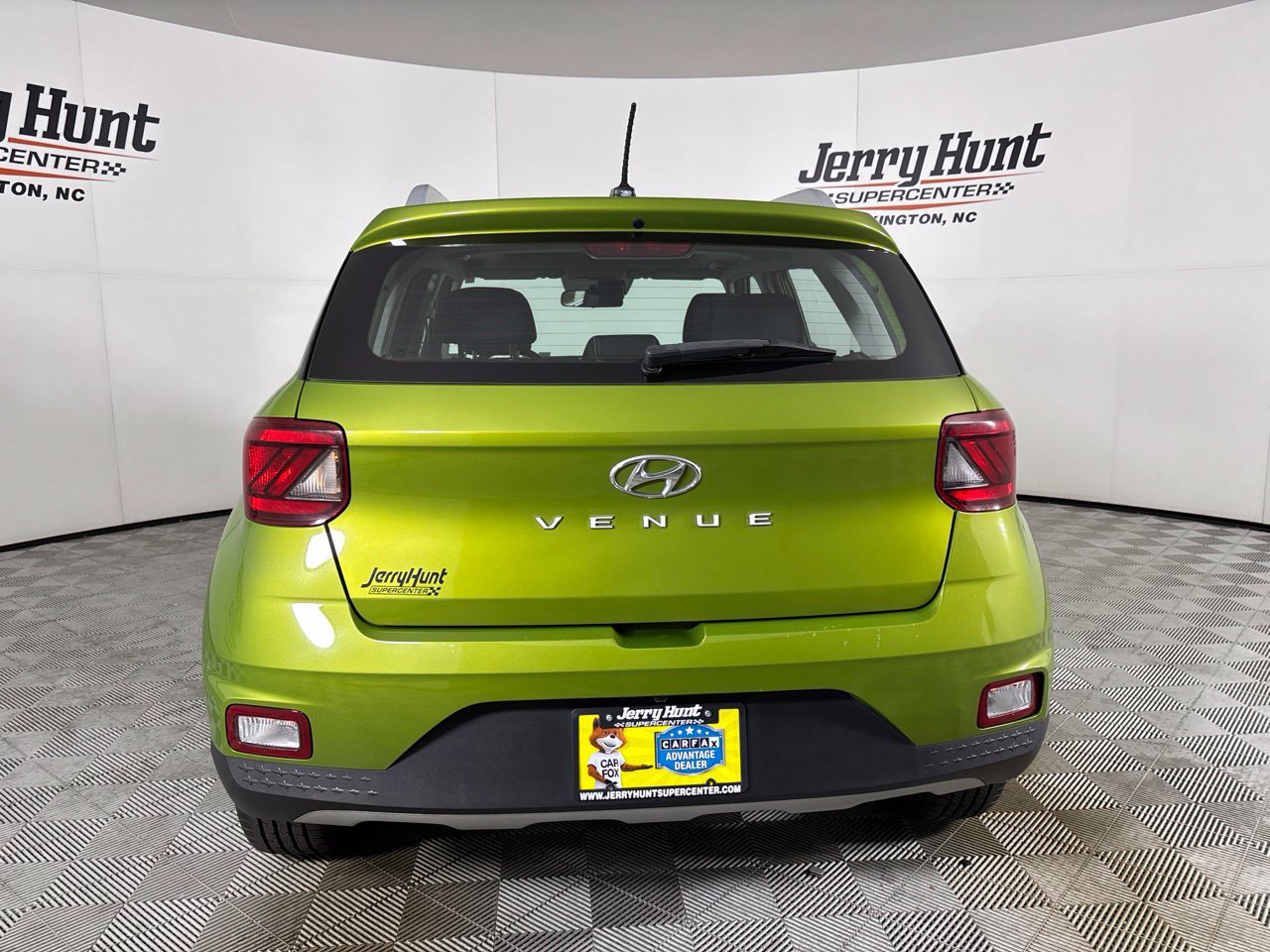 Used 2023 Hyundai Venue SEL FWD image 5