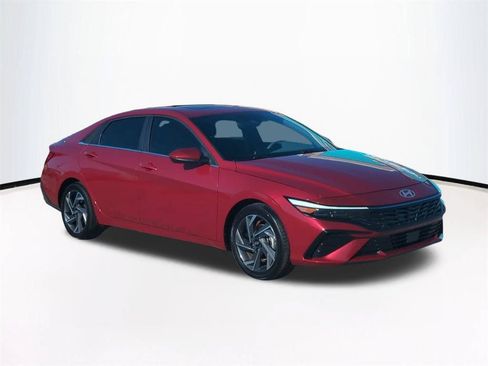 Used 2025 Hyundai Elantra SEL FWD image 2