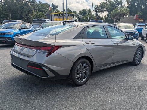 Used 2024 Hyundai Elantra SEL FWD image 4