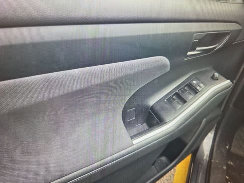 Used 2023 Toyota Highlander LE image 14