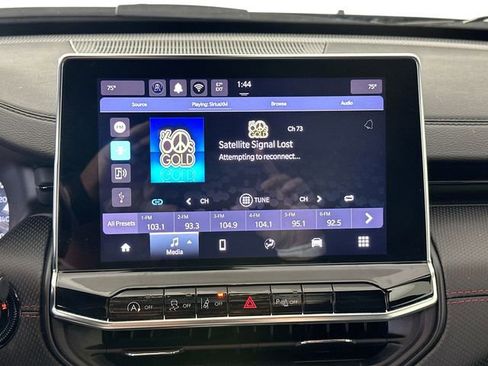 Used 2025 Jeep Compass Trailhawk image 11