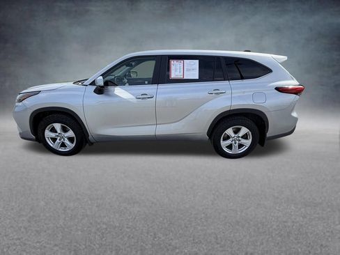 Used 2023 Toyota Highlander L AWD/4WD image 2