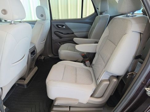 Used 2021 Chevrolet Traverse LT FWD image 10