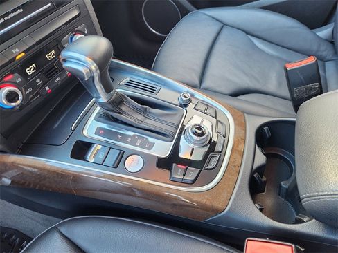 Used 2017 Audi Q5 2.0T Premium Plus w/ Technology Package image 19