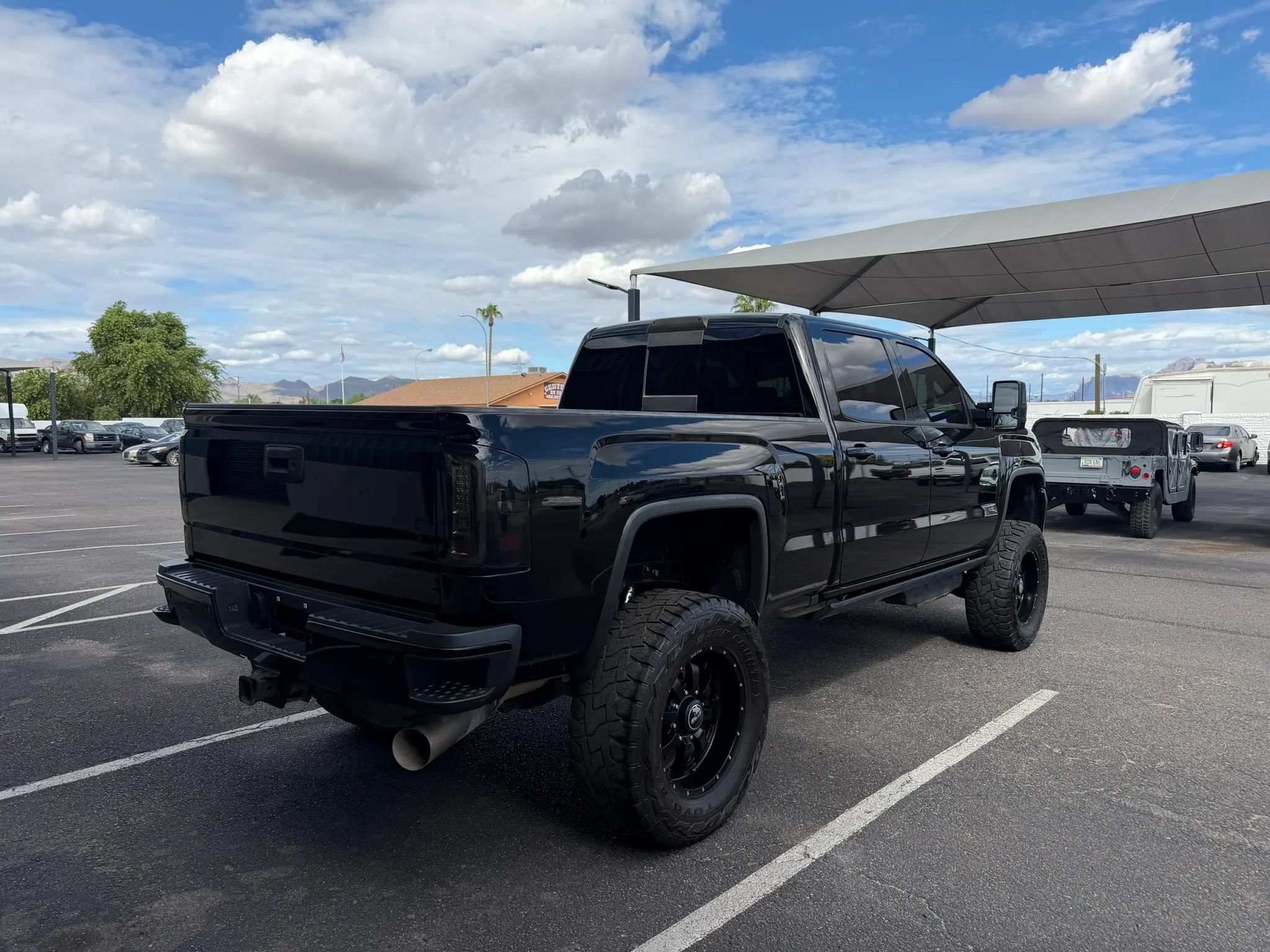 Used 2017 GMC Sierra 2500 Denali w/ Duramax Plus Package AWD/4WD image 12