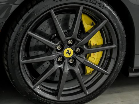 Used 2024 Ferrari SF90 Spider image 17