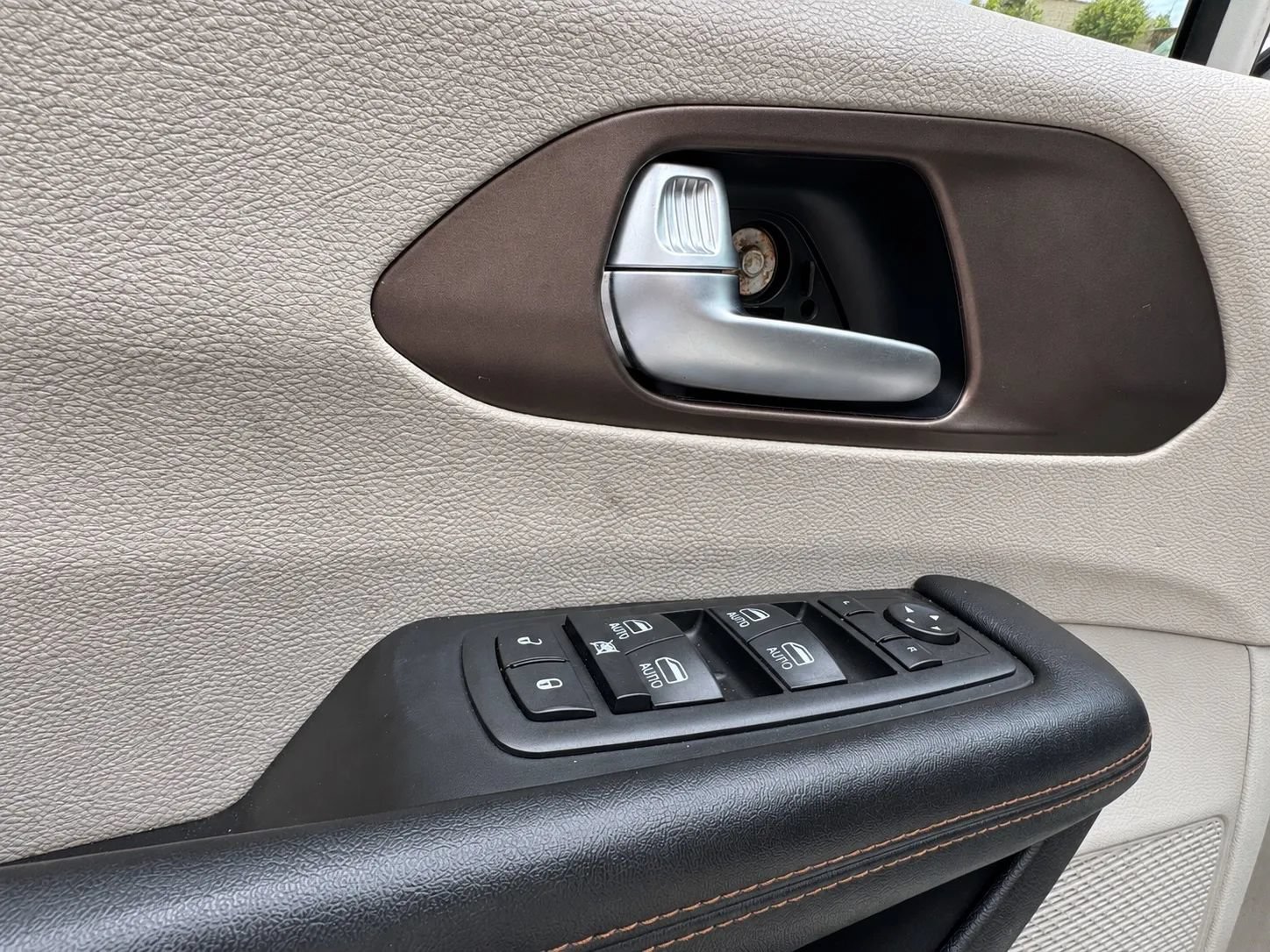 Used 2017 Chrysler Pacifica LX FWD image 19
