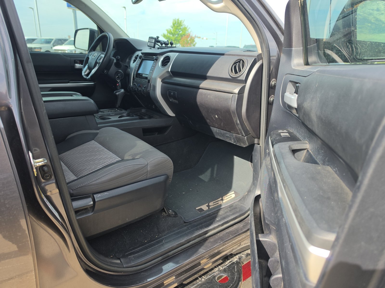 Used 2016 Toyota Tundra SR5 w/ SR5 Upgrade Package AWD/4WD image 23