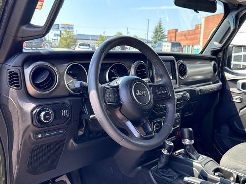 Used 2023 Jeep Wrangler Unlimited w/ Convenience Group AWD/4WD image 11