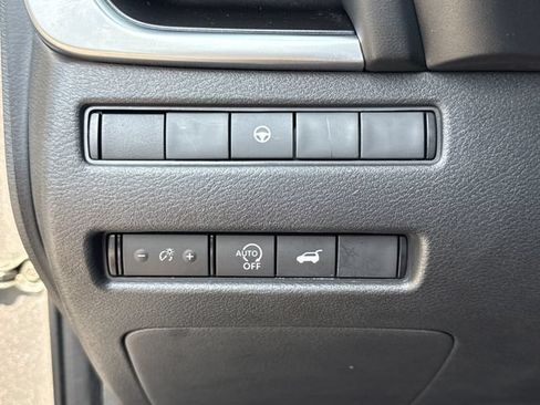 Used 2024 Nissan Rogue SV FWD image 13