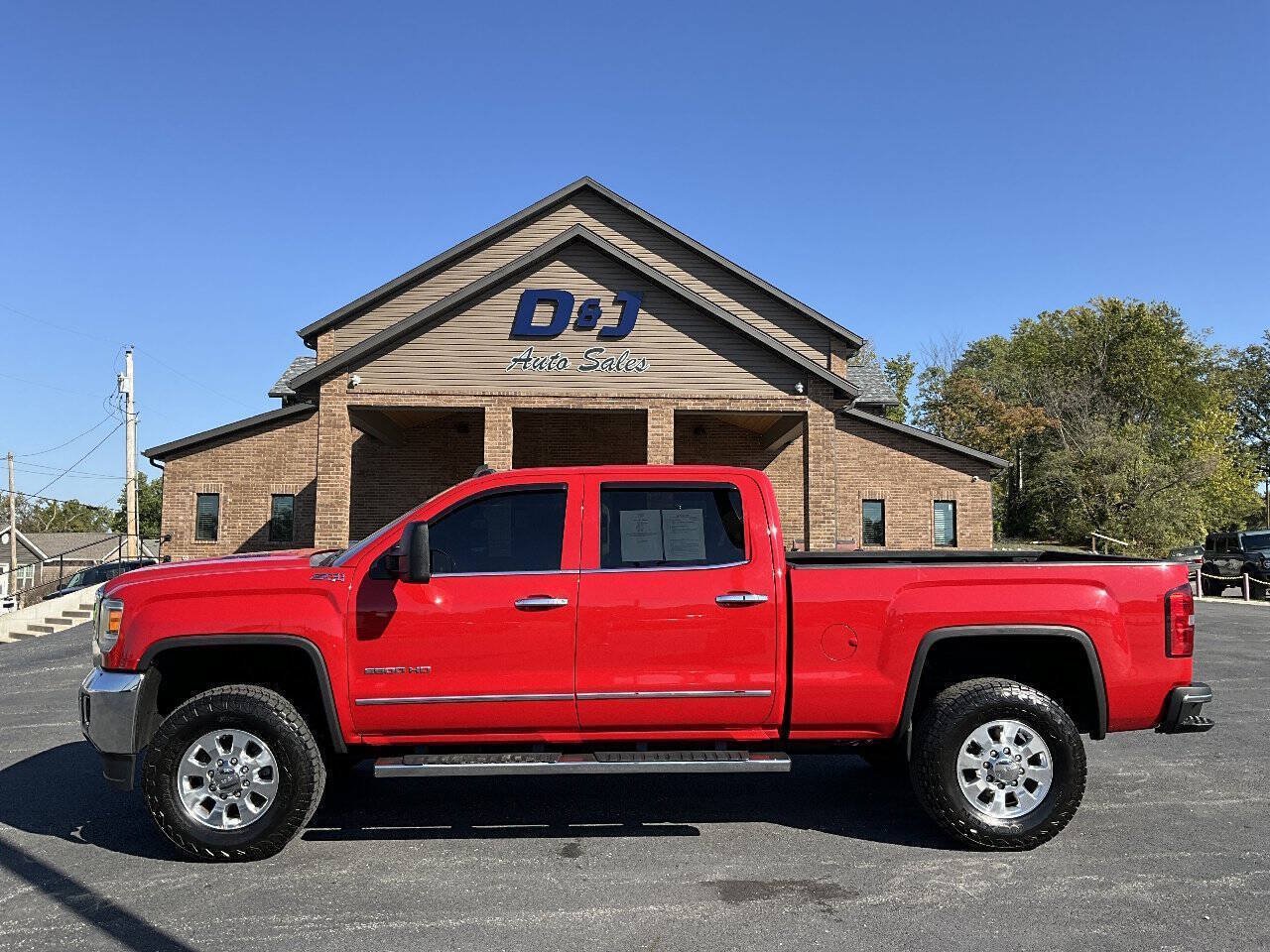 Used 2015 GMC Sierra 2500 SLT w/ Duramax Plus Package AWD/4WD image 2