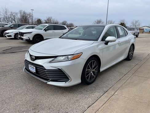 Used 2024 Toyota Camry XLE w/ Navigation Package image 2