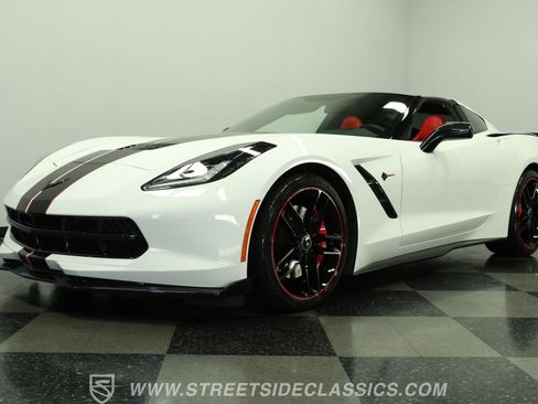 Used 2015 Chevrolet Corvette Stingray Coupe w/ Pacific Design Package RWD image 21