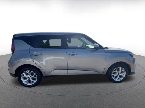 Used 2025 Kia Soul LX w/ LX Technology Package FWD image 16