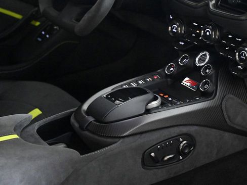 Used 2023 Aston Martin V8 Vantage image 26