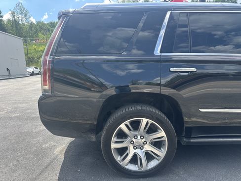 Used 2016 Cadillac Escalade Premium AWD/4WD image 4