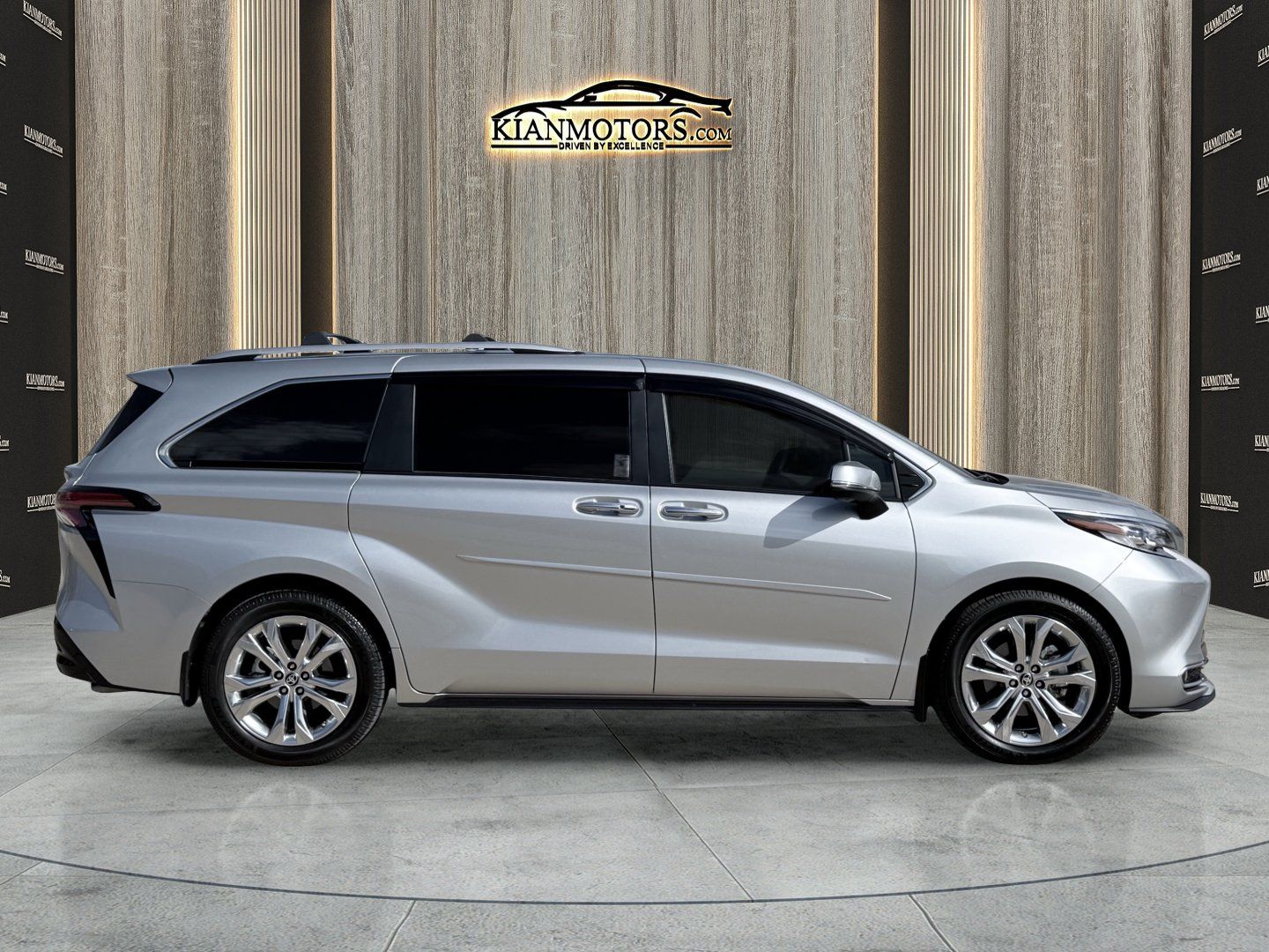 Used 2022 Toyota Sienna Platinum FWD image 15
