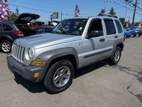 Used 2006 Jeep Liberty Renegade w/ Trailer Tow Group image 3
