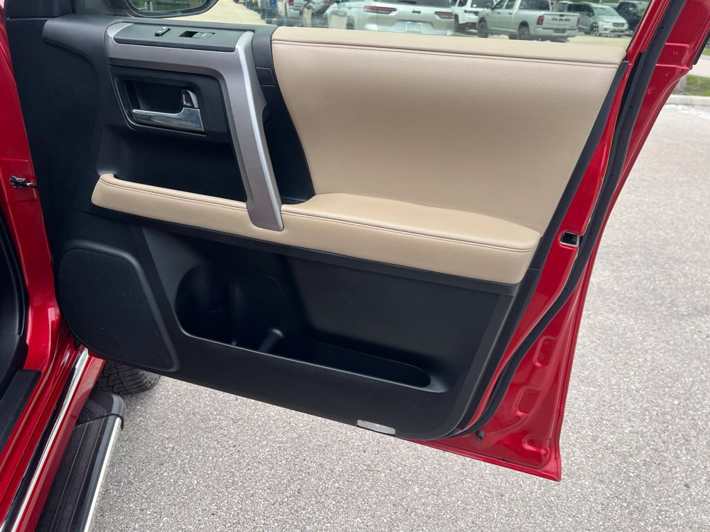 Used 2016 Toyota 4Runner Limited AWD/4WD image 14