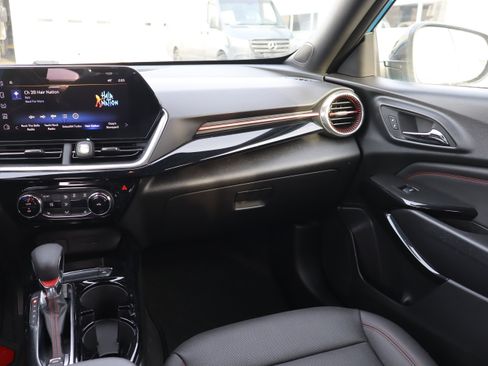 Used 2025 Chevrolet Trax RS w/ Driver Confidence Package image 13