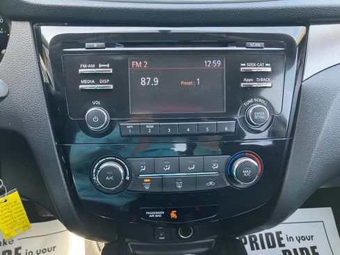 Used 2016 Nissan Rogue S image 19