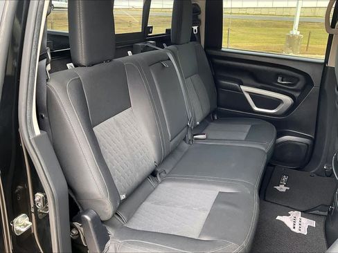 Used 2017 Nissan Titan SV image 17
