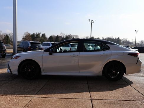 Used 2022 Toyota Camry XSE image 3