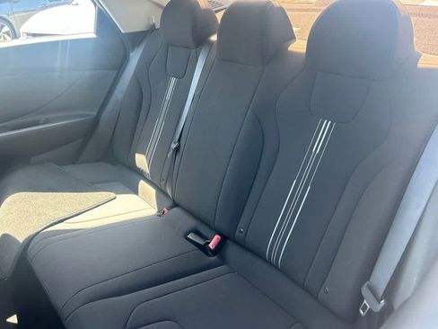 Used 2023 Hyundai Elantra SEL FWD image 5