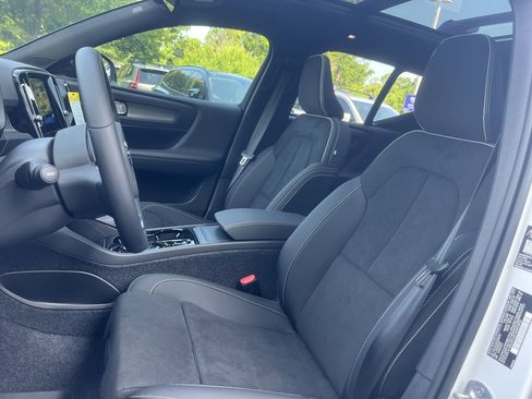 Used 2026 Volvo XC40 B5 Ultra w/ Protection Package Premier image 15