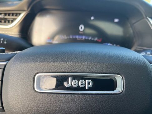 Used 2024 Jeep Grand Cherokee Altitude image 34