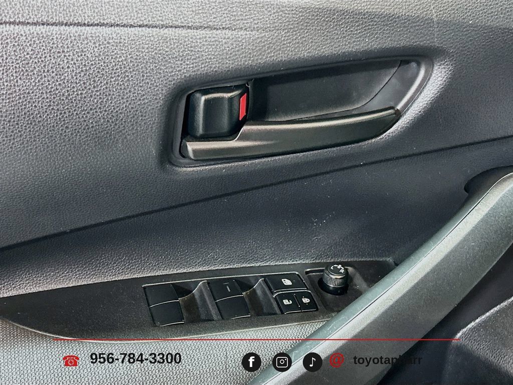 Used 2025 Toyota Corolla LE FWD image 16
