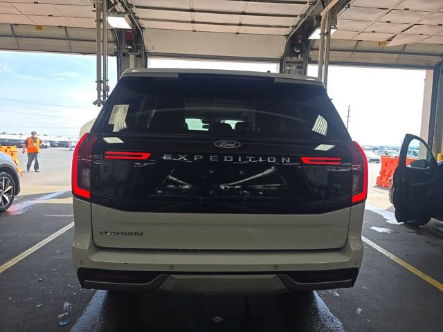 Used 2025 Ford Expedition Platinum AWD/4WD image 7
