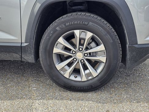 Used 2025 Chevrolet Equinox LT image 6