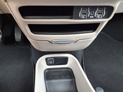 Used 2023 Chrysler Pacifica Touring-L FWD image 24