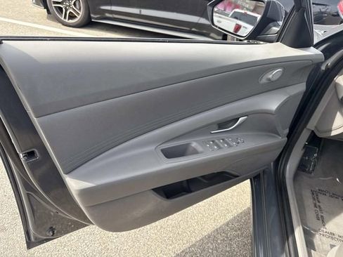 Used 2024 Hyundai Elantra SEL image 17
