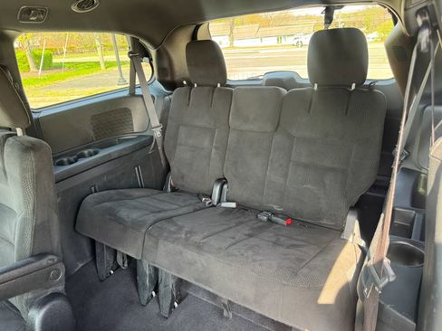 Used 2015 Dodge Grand Caravan SXT w/ Blacktop Package FWD image 12