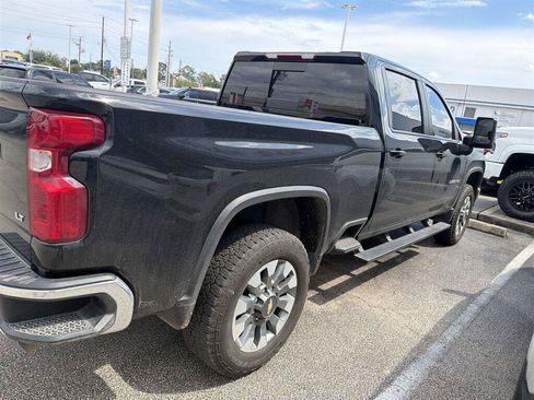 Used 2026 Chevrolet Silverado 2500 LT AWD/4WD image 3