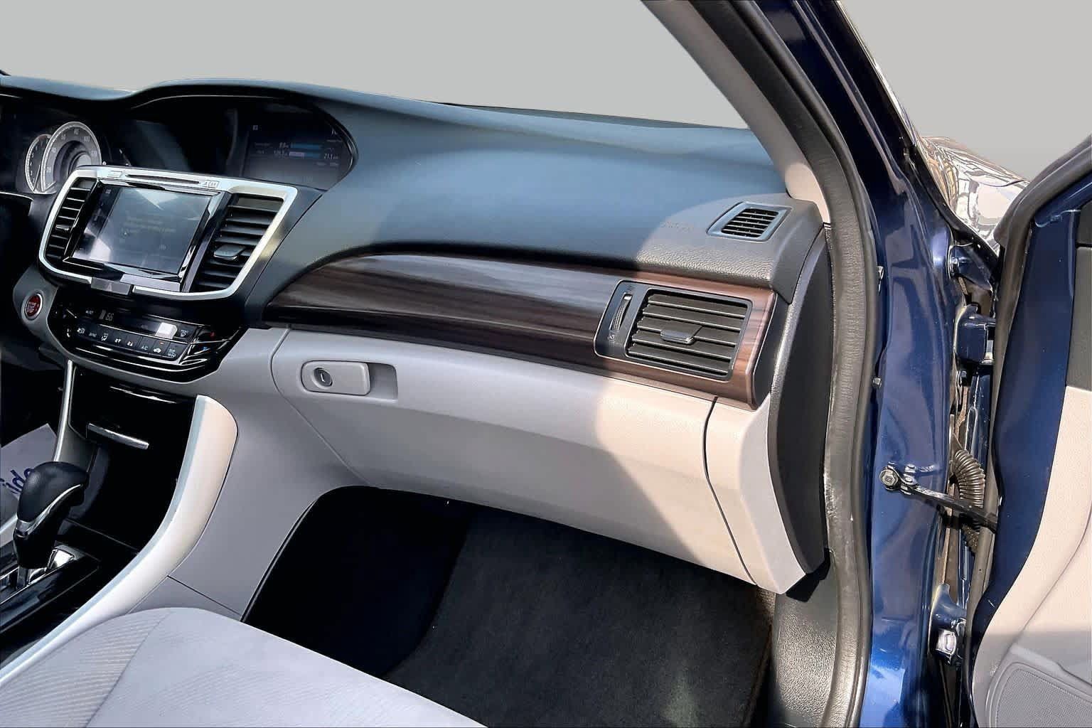 Used 2017 Honda Accord EX image 17