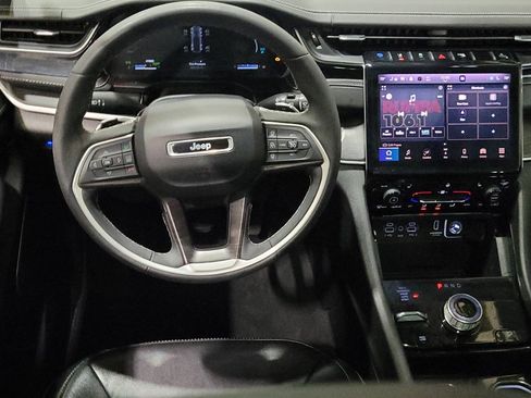 Used 2022 Jeep Grand Cherokee Limited 4xe image 22