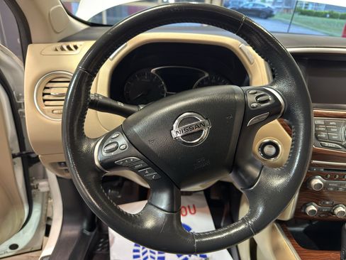 Used 2017 Nissan Pathfinder Platinum AWD/4WD image 18