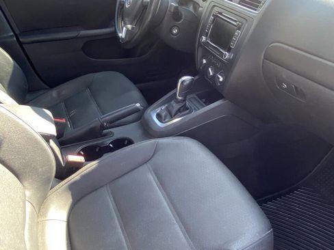 Used 2012 Volkswagen Jetta SE image 2
