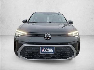 Used 2025 Volkswagen Taos SE w/ Panoramic Sunroof Package video 2