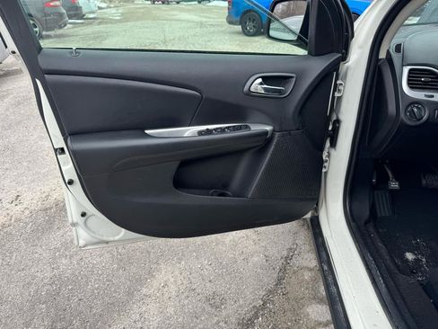 Used 2018 Dodge Journey SE w/ Popular Equipment Group image 11