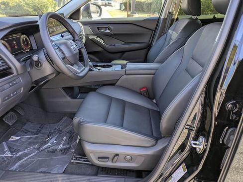 Used 2025 Nissan Rogue SL w/ SL Premium Package image 20