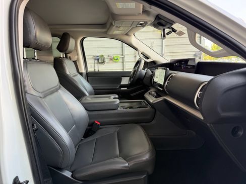 Used 2025 Ford Expedition Active AWD/4WD image 10