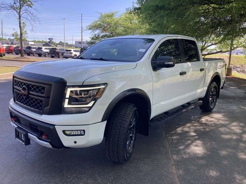 Used 2024 Nissan Titan PRO-4X w/ Pro-4x Convenience Package AWD/4WD image 5