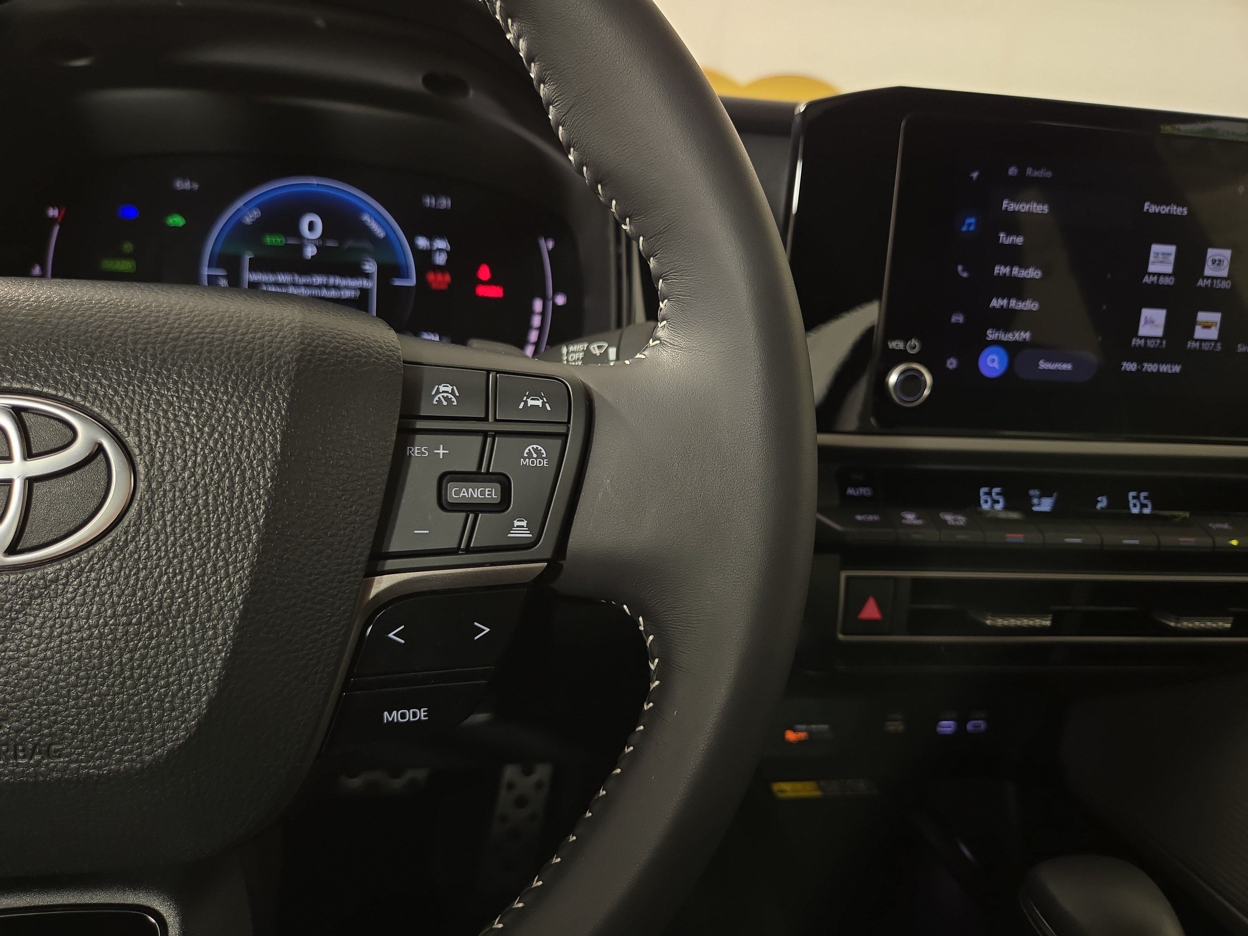 Used 2025 Toyota Camry SE w/ Convenience Package FWD image 16