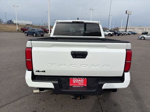 Used 2025 Toyota Tacoma TRD Off-Road image 4